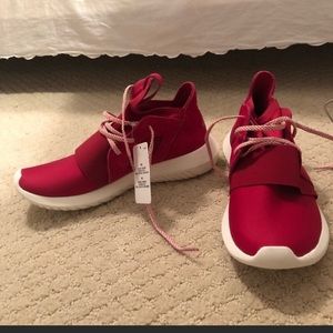 NWT red Adidas size 7.5!